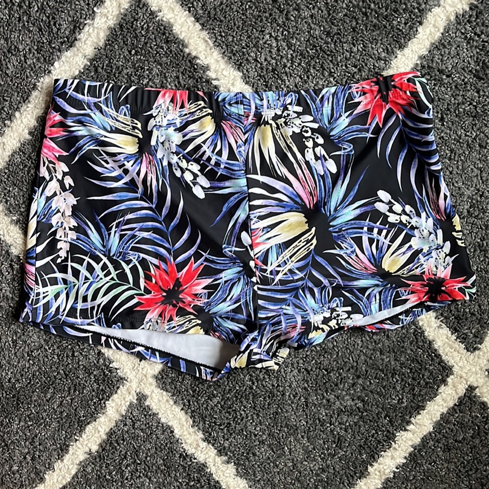 Swimsuit - Picture 3 of 4